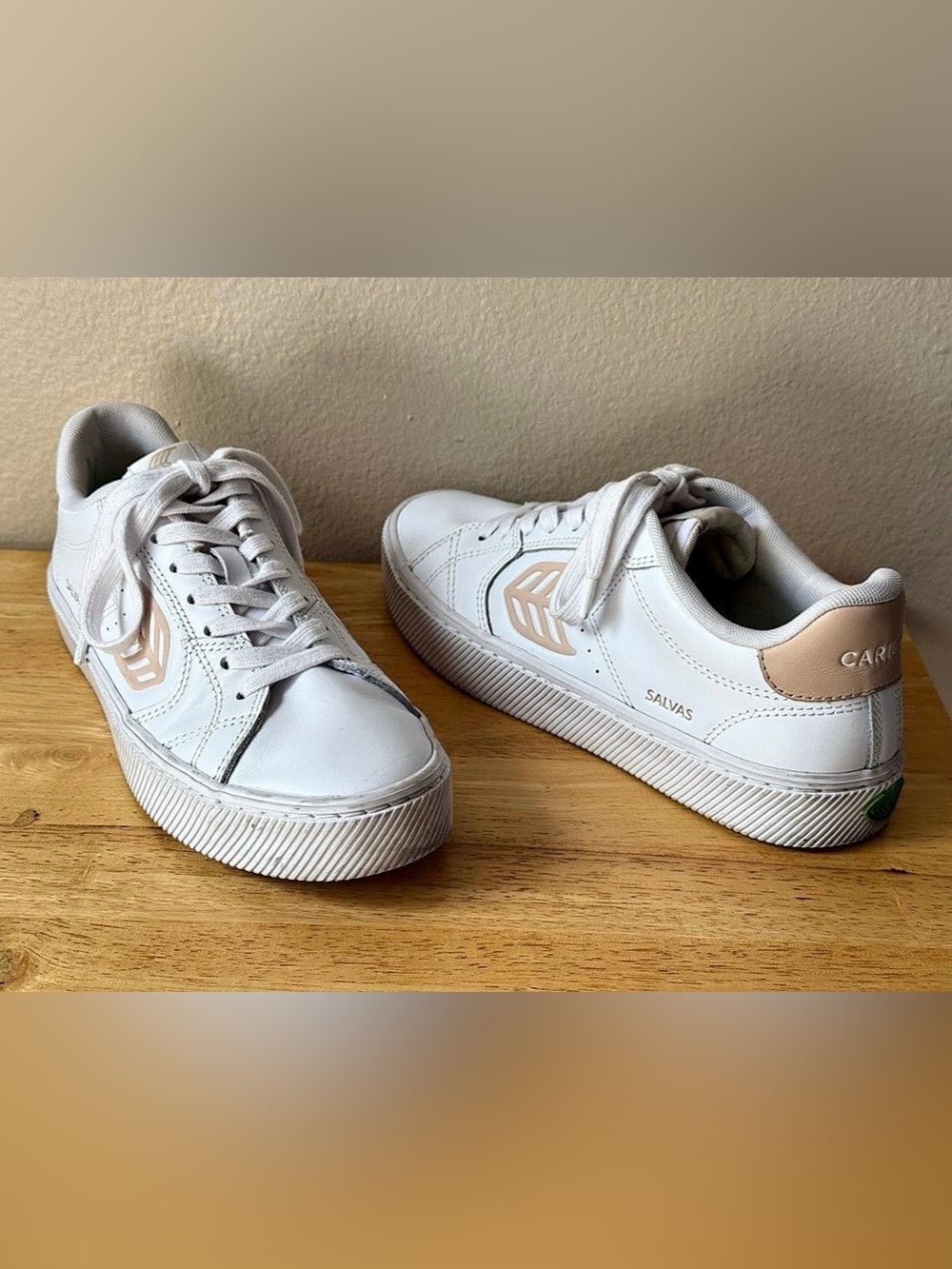 Cariuma Salvas White Leather Sneakers Women’s 9.5 Men’s 8